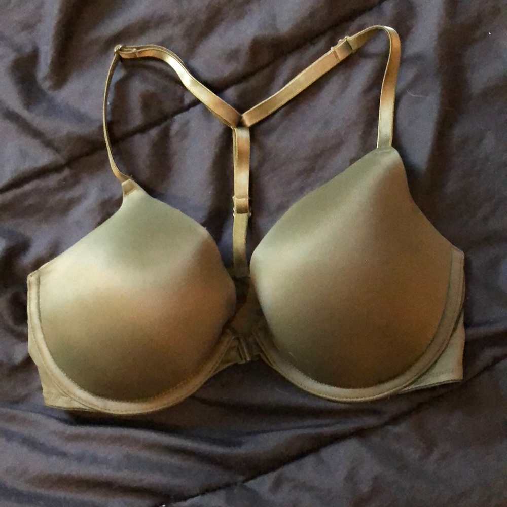Last chance! NWOT PINK bra 32D